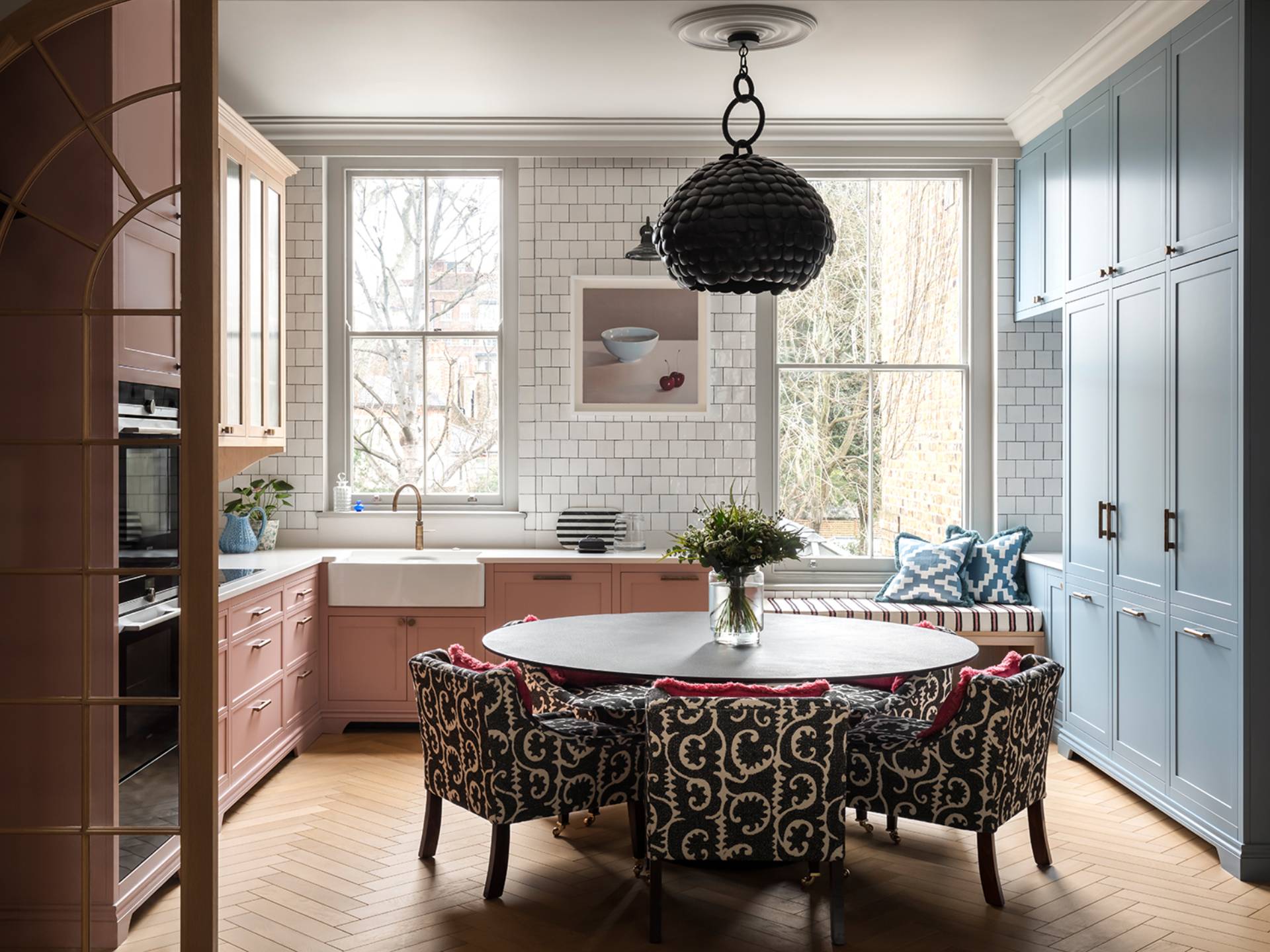 Kitchen in coral and blue with central dining table