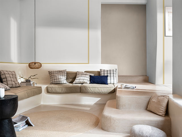 A living room in flow for colour of the year