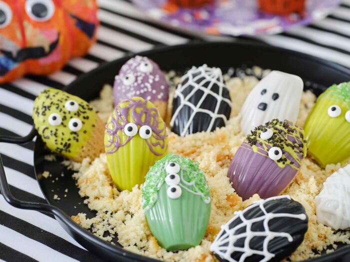 A perfect Halloween dessert idea is this cute spooky madeleines