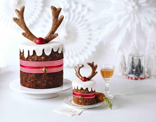 Reindeer vegan fruit cakes
