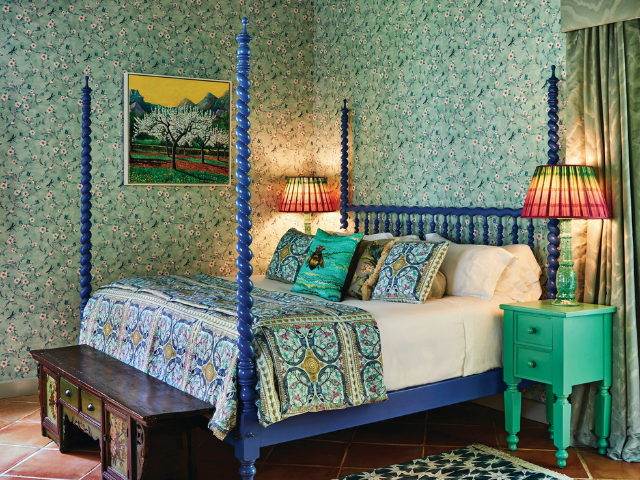 Mixing patterns in a bedroom